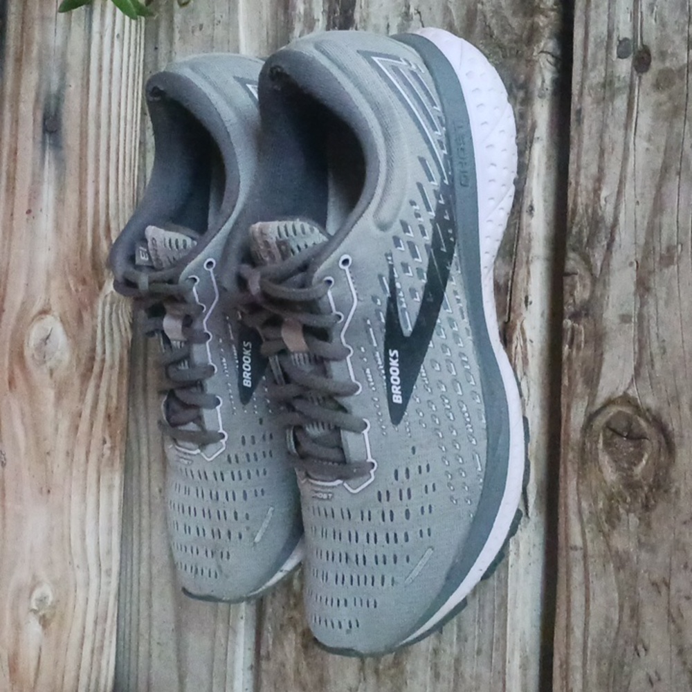 Brooks Gray Athletic Shoes - Picture 2 of 13